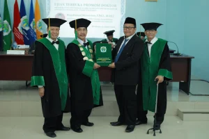 Ujian Terbuka Pascasarjana UNU Surakarta Nurchamid Mustarom Angkat Kearifan Lokal Jawa